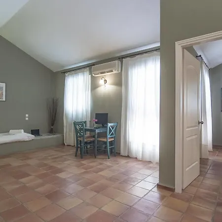 Mounda Lägenhetshotell 3*