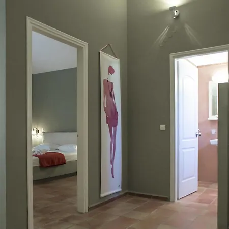 Mounda Lägenhetshotell 3*