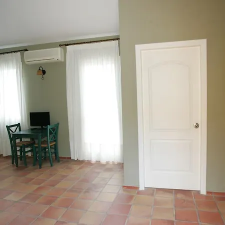 Hotel apartamentowy Mounda 3*